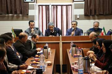 جلسه بررسی وضعیت بهداشتی درمانی شهرستان آرادان 